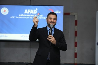 KÂĞITHANE’DE ÖĞRENCİLER AFET FARKINDALIK EĞİTİMİ ALIYOR